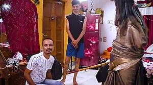 Desi geile Bhabhi harter Fick mit ihren drei Debors, als sie allein zu Hause war, voller Film Foursome