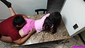 Милая блондинка как десерт, отчим не устоял перед ее худенькой жопой