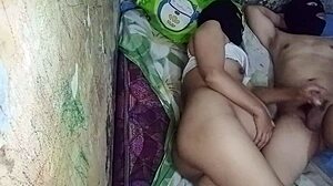 Ibu mertua menyerah saat batang besar mengambil alih