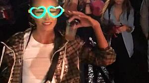 我的朋友们在节日上疯狂做爱