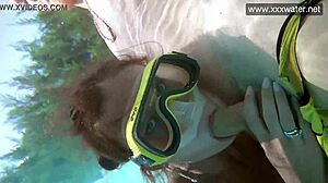 Hej, dostávam hardcore fúkanú pod vodou od Minnie v tejto manga scéne! Je to divoké v jacuzzi s jej dospelým šarmom. Minnie, zabíjaš to v tej vani!