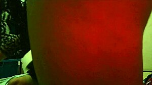 Кръшна колумбийска мачка чука силно с обръсната путка