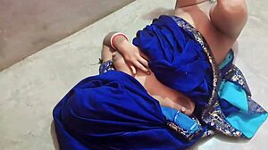 Rychlé domácí video odhaluje velká prsa a ponižování na venkově