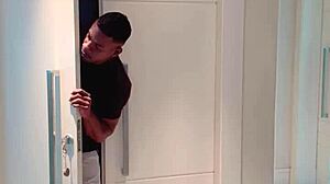 היי, החתן שלי שיכור התעלף, אז קראתי לשכן הגדול שלי ג'ון קופי שיזיין אותי לידו - לינה נקמורה