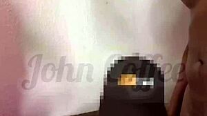 Hei, klarer du å se på denne japanske jenta få banket av en enorm fyr til hun spruter? Cucken hennes venter bare på turen!