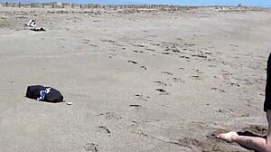 OMG, jsem tak nervózní z doggingu bez kondomu s cizincem na pláži...