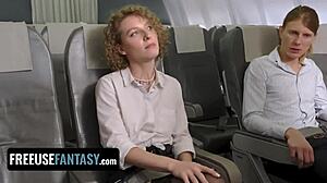 Orgija stevardes v spodnjem perilu na Freeuse Airlines fantaziji