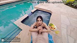 VR Bangers: Tru Kait mit großen Titten wird hart durchgefickt