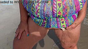 Podgląd opalenizny przez kostium kąpielowy na plaży, serce wali!