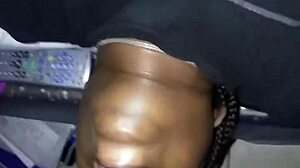 قزمة طيز كبيرة تتسلل لنيك جامح وجسمها الضيق يتحمل الكل