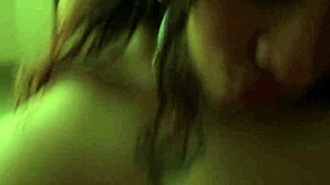 Hermanastro me baña, se corre en boca mientras padres están lejos