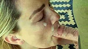 Hej, chceš počuť túto blondínku hotwife ako hovorí špinavosti počas blízkeho blowjobu?