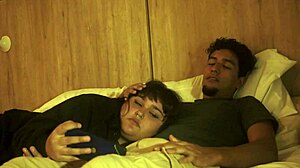 Não consigo parar de me tocar e escorreguei na boca da meia-irmã