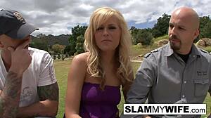 Мъж гледа как жена му се чука от непознат.