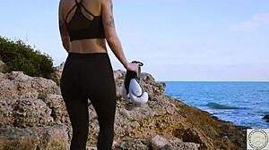 मेरा बॉक्सर बंधा हुआ था और बालियारिक समुद्र के किनारे उसकी डॉम को रिम करने से पहले स्पैंक किया गया