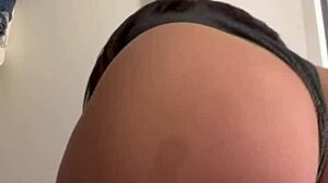 Ehefrau wechselt Klamotten in der Umkleide!