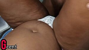 Natečena pička se buši tim ganskim bbc-om, stenjući mokra i divlja.