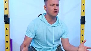 Bombshell Payton Preslee dráždí Vana velkými kozy v posilovně pro divoký sex