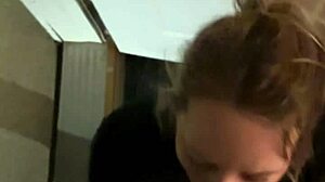 hei, kami cuba kena tangkap kongkek kat pintu hotel dengan tetek besar keluar.