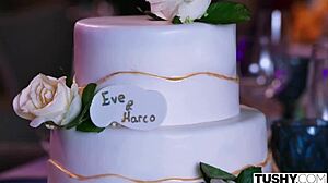 Опитвал ли си първи анал като булка Ева в хотел Виксен?