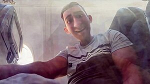 Padrasto gay fica safado com diversão a mil pés ao ar livre no voo