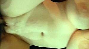 ваканционен секс с горещата майка на приятеля ми Ред Евии, Дани Дърт, ти влезе?