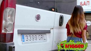 لاتينا صغيرة أديلي تتغلب على الخوف رايد كوك أسود كبير