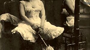 ヴィンテージドローイングがエロティックなアニメシーンをショー