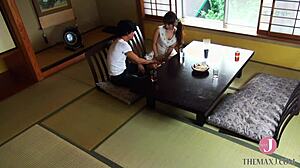 Когда я стал жить один, встретил милую соседку-старушку рядом