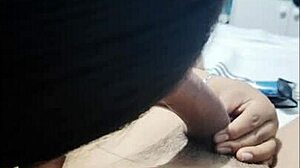 Drzý blowjob na ptáku mého bratrance