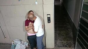 Ух, не могу поверить, что учительница затащила меня за школу вот так...