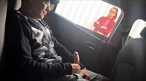 Masturbasi Publik Berisiko di Jalanan Bikin Penonton Penasaran Ngebayangin