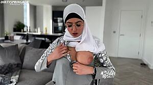 Maid Aaliyah Yasin Jumpa Alat Seks Tersembunyi Untuk Main Nakal