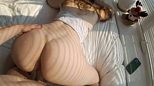 거유 룸메이트 걸이 그녀의 좁은 보지에 크림파이 당하는 걸 사랑해. 매번 더 해달라고 애원해!