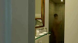 styvmamma och styvson i klassisk hotellrollspelsberättelse