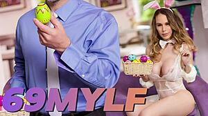 istri milf panas tertangkap dalam permainan nakal denganku