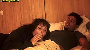 Dokážeš odolat fantazii o své tlusté nevlastní mámě na klíně?