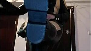 Θεά Latex Κυριαρχεί στο Fetish Anime