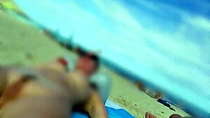 Missspisss pokaže velik kurac na plaži Mallorca, posodobitev 10.