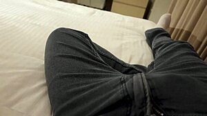 زوجة الأب تحجز غرفة فندق بسرير واحد لمتعة محرمة