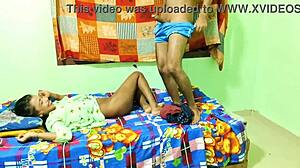 สาวหมู่บ้านหีแน่นเย็ดแรงในวิดีโอเดซีอินเดียไร่