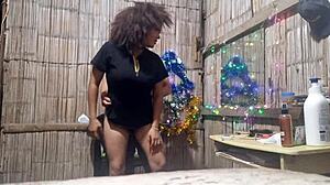 Flirt Krismas dengan Beauty Asia Berambut Kerinting Kongkek Pizza Boy