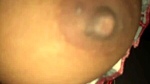 Cítim jej indickú krémovú mokru piču, ako ju tvrdo šukajú