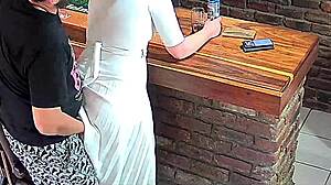 Meine Frau beim Fremdgehen mit meinem Boss nach späten Arbeitsstunden erwischt. Schockierender Anime Verrat!