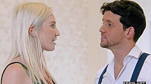 饥渴金发妖精Clair Roos勾引裁缝狂野满足。