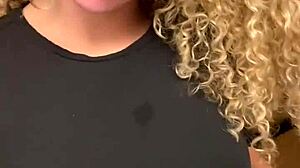 فيديو كس مبلل لطالبة جيم بلوند مسرب من مدرب شخصي