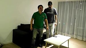 Korkunç Orospu Hizmetçi Vahşi Orgy Sahnesinde Tahrik Eder!