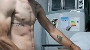 Ik hou zoveel van deze passionele amateur seks in de keuken.