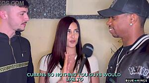 אנדריא לוקס, את מראיינת שני בחורים וזיינת אותם במלון?