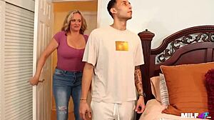 Casnică excitată trage tare cu nou-venita Nina Starr în sesiune sălbatică